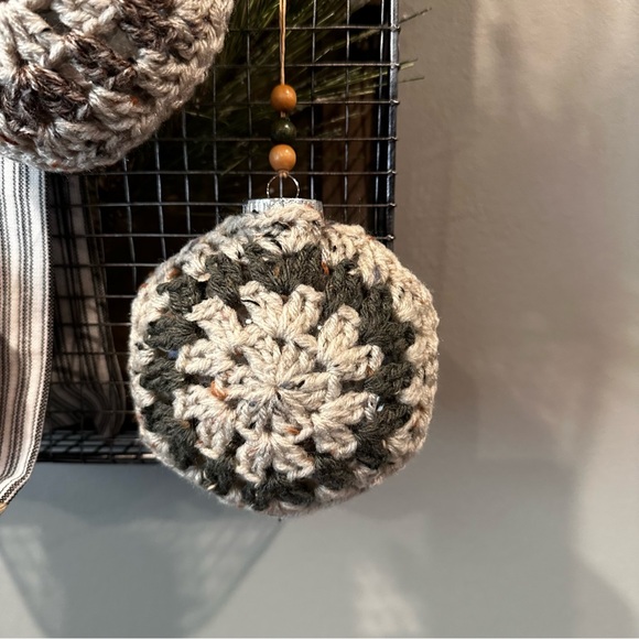 Hand knit/crochet country style Christmas ornaments, set of 3 - Picture 4 of 11